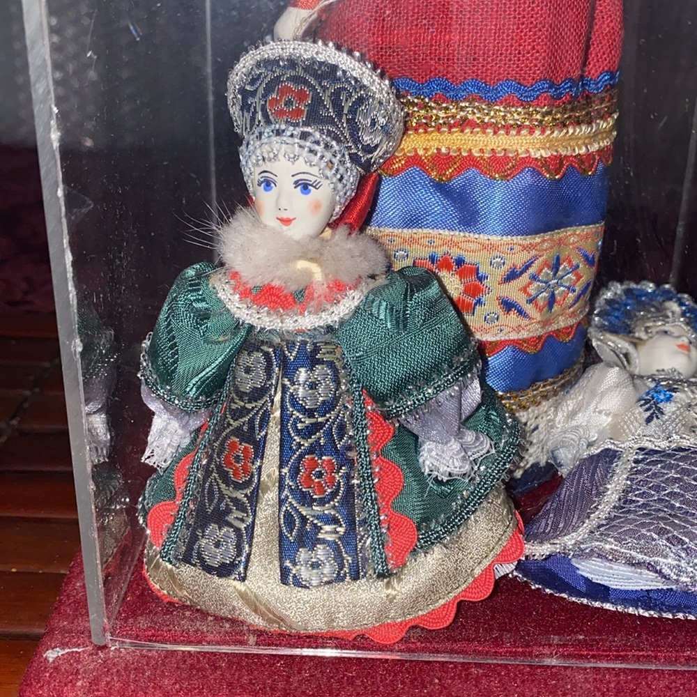 Russian hand made porcelain doll imported from Russia. Porcelain head and hands - Picture 3 of 4